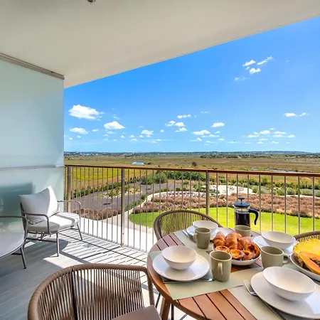 Cond Bayline - T2 - - Gym - - Carapau - By Bedzy アパート *